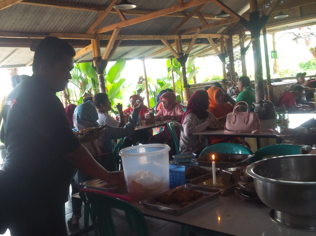 Subang餐馆和美食-Rumah Makan Lesehan Sop Ikan Neng Jihan