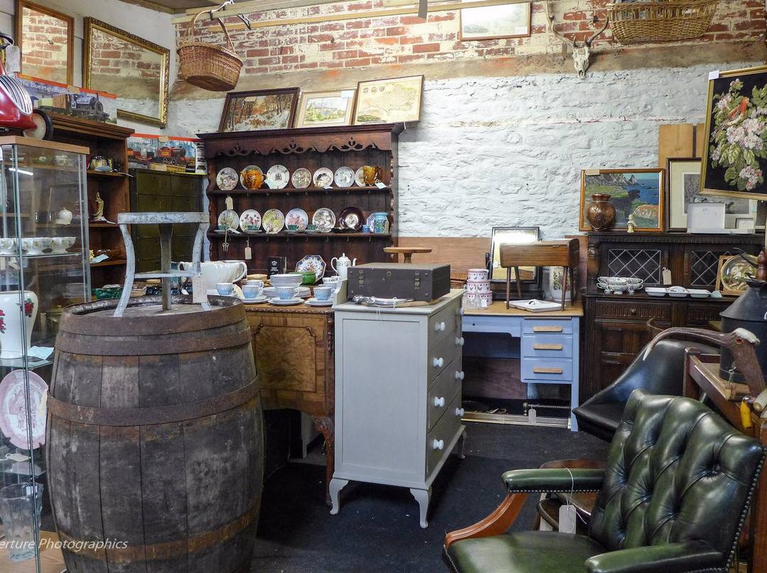 The Alleyways Antiques Centre景点图片