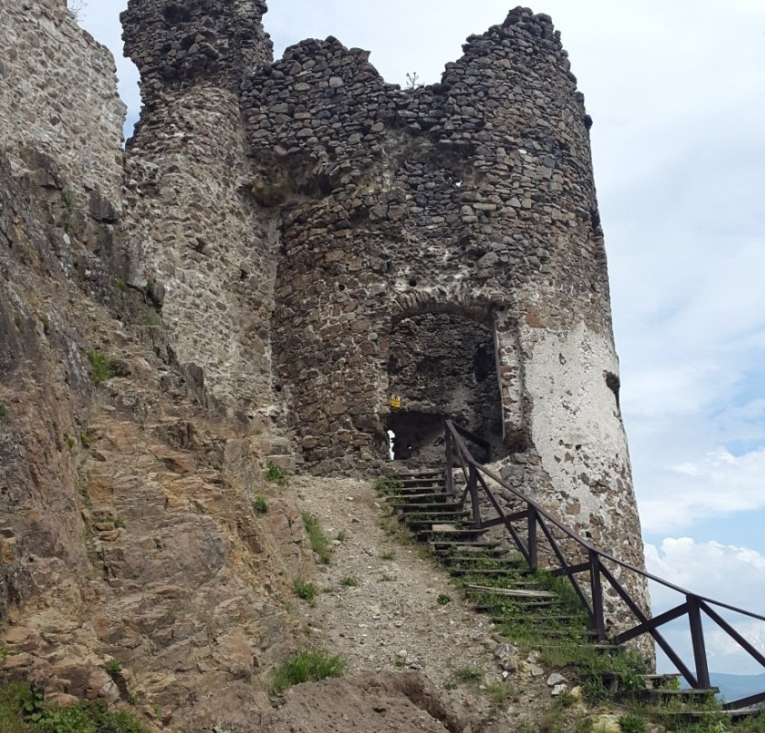 Revište Castle ruins景点图片