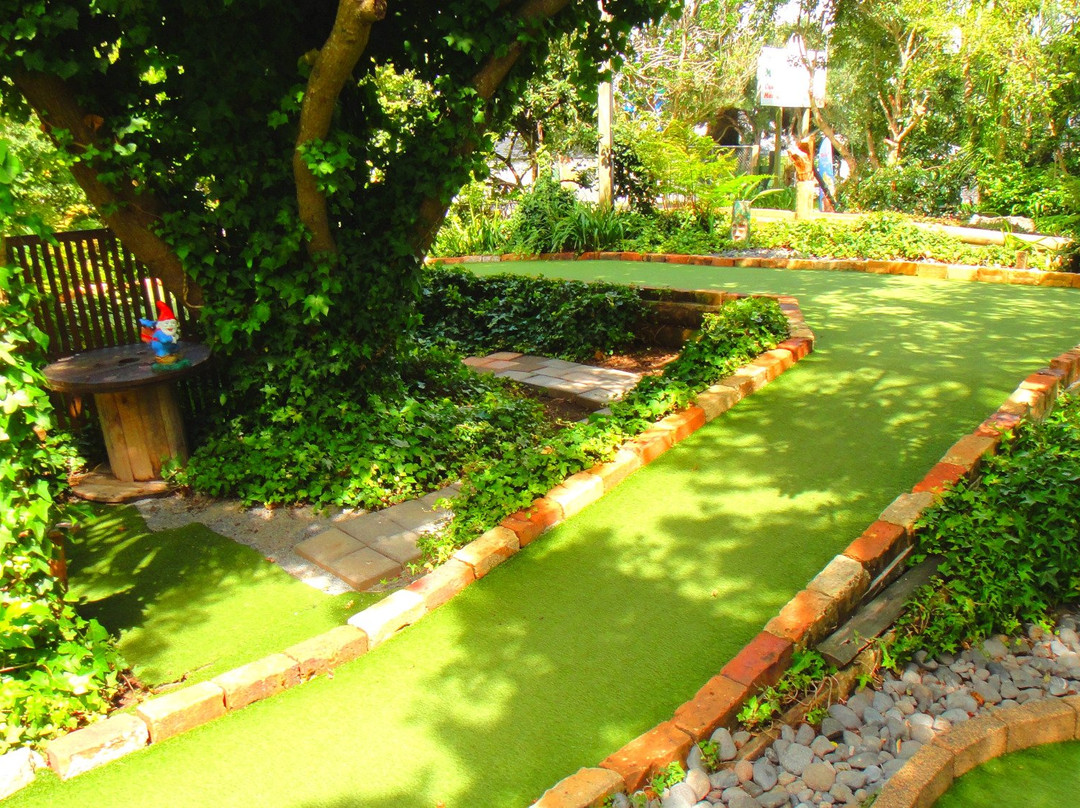 奥尼洪加旅游景点-Enchanted Forest Mini Golf