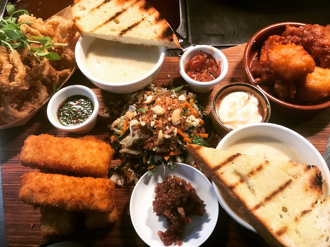 Black Buffalo Tavern & Restaurant