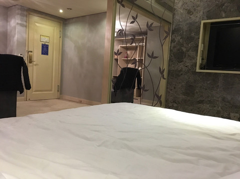 水舞悦氏酒店主图