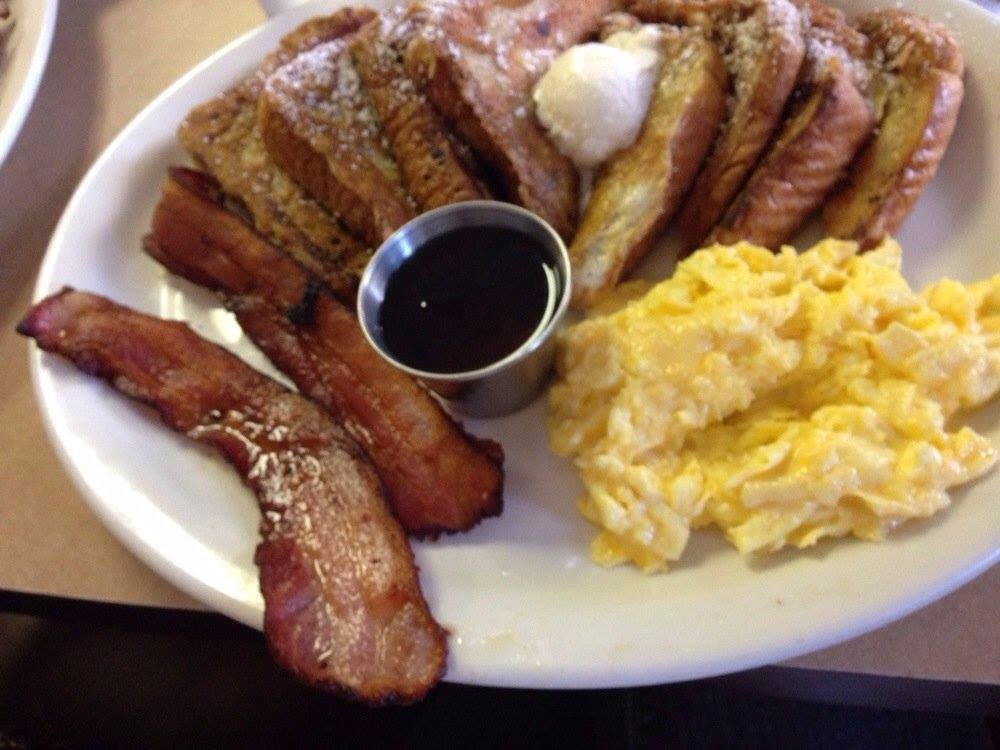 Dayday's BBQ & Waffle House