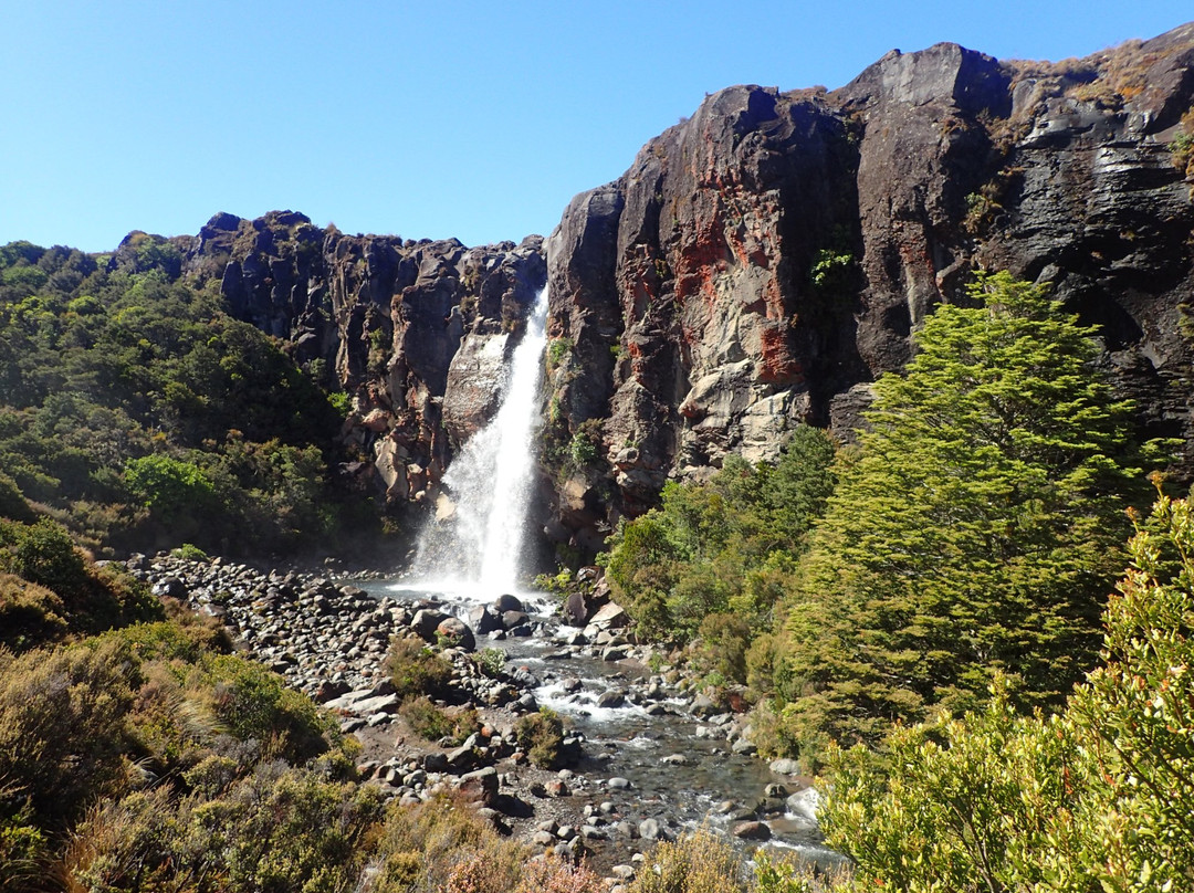 Taranaki Falls景点图片