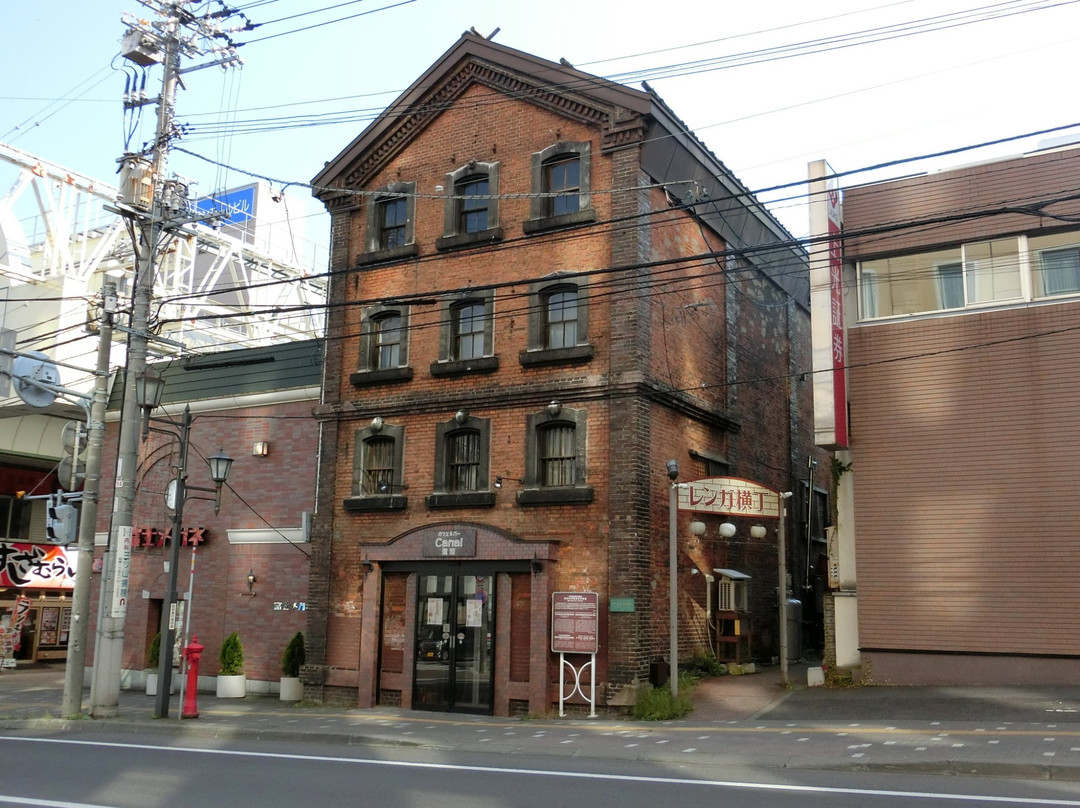 Former Mukai Gofukuya Warehouse-小樽市必去景点