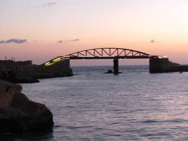 Breakwater Bridge-瓦莱塔必去景点