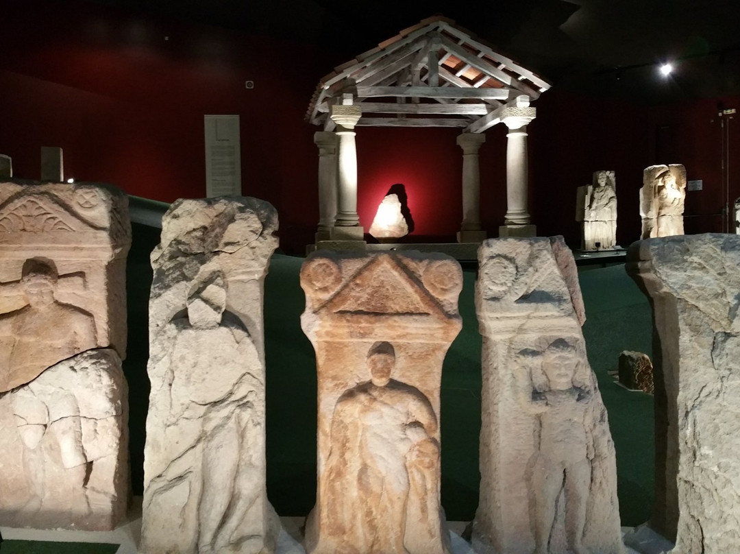 Les Sources d'Hercule-Deneuvre必去景点
