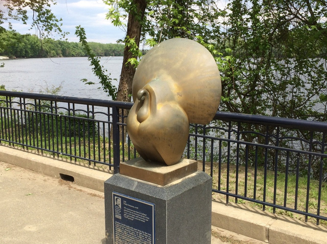 Mortensen Riverfront Plaza-哈特福德必去景点