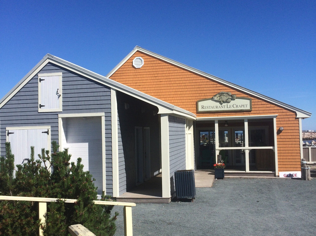 Bas-Caraquet餐馆和美食-Resto Bar Le Crapet