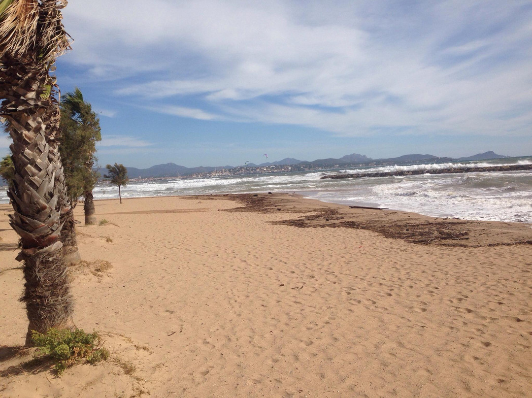 Esclamandes Beach景点图片