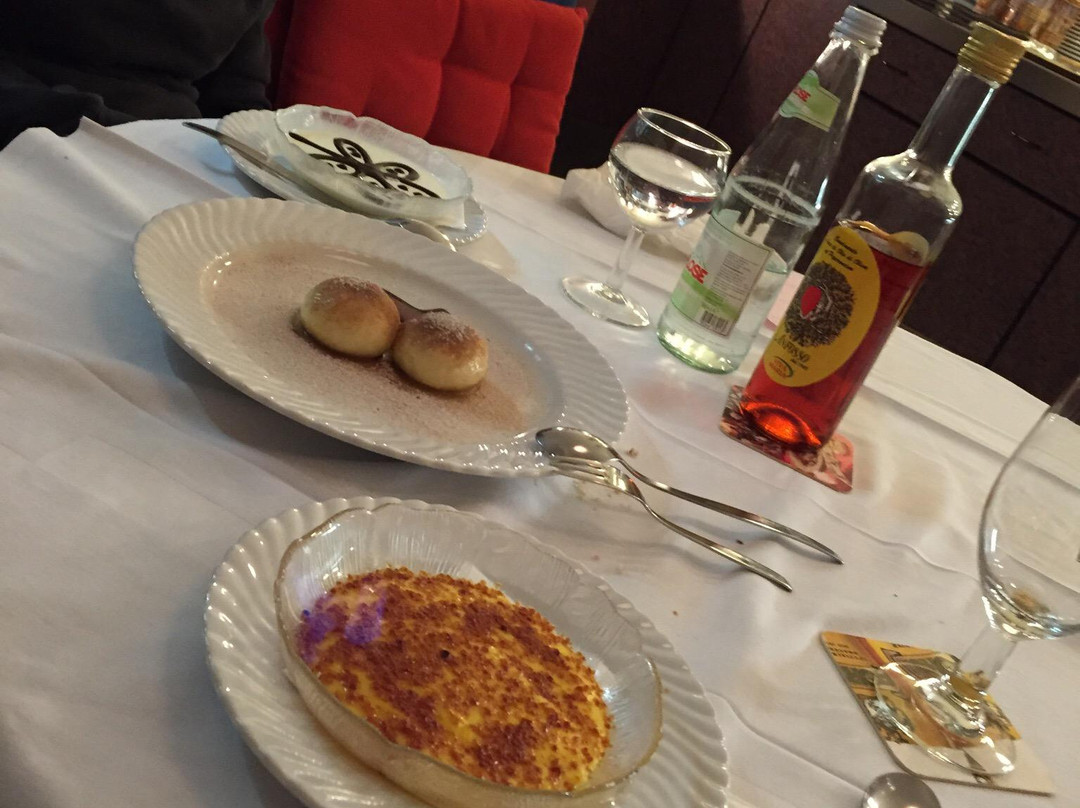 维塞尔比萨饼餐厅酒店