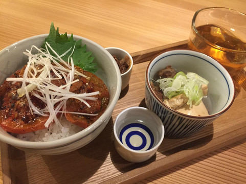 牛まんカフェ喜八郎 上三之町店主图