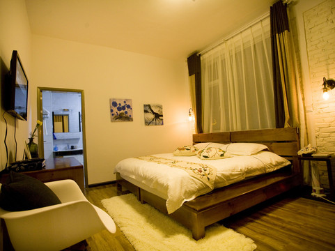 大理洱海门1号智能民宿主图