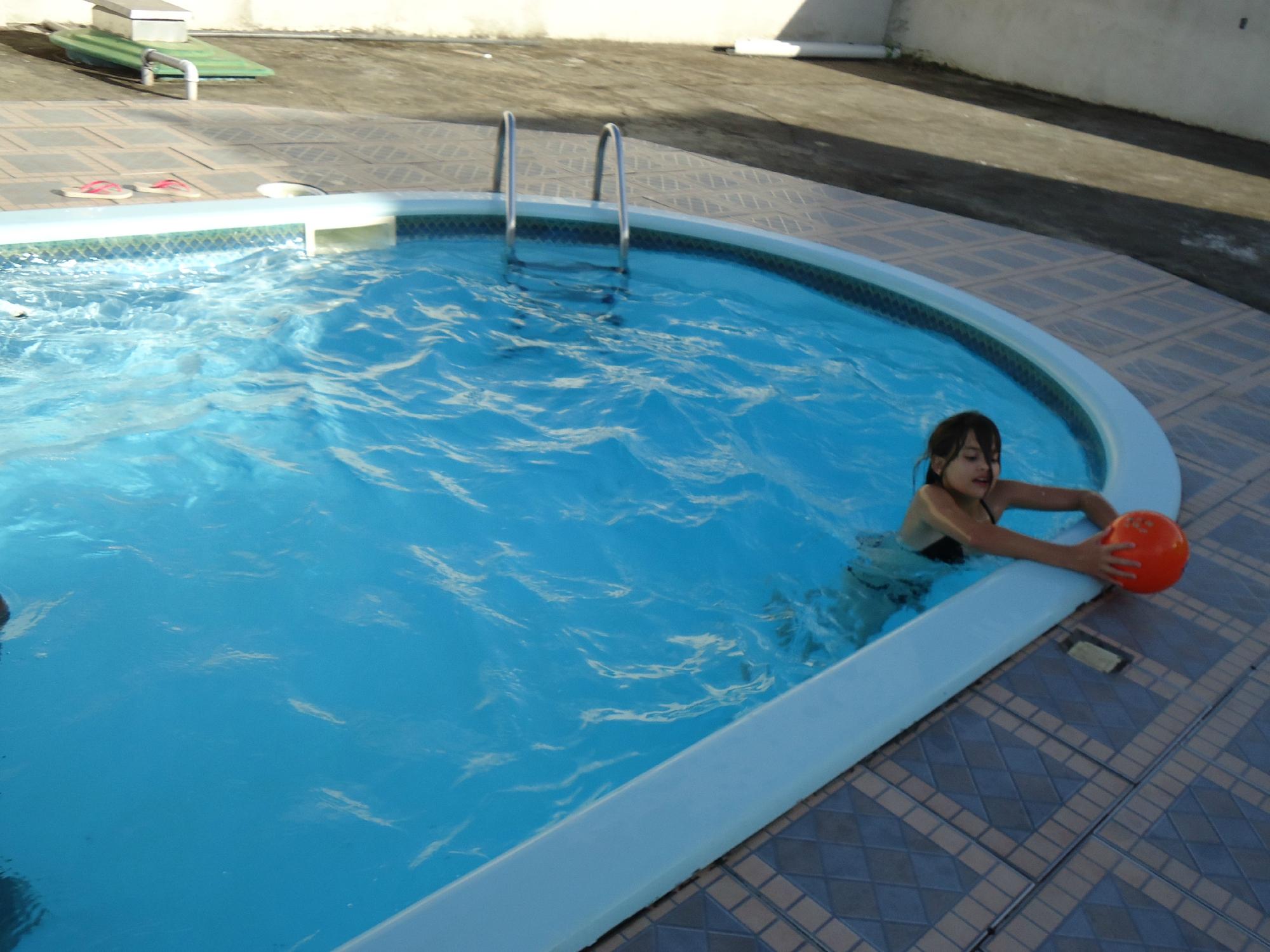 Hotel e Restaurante Rainha-泳池