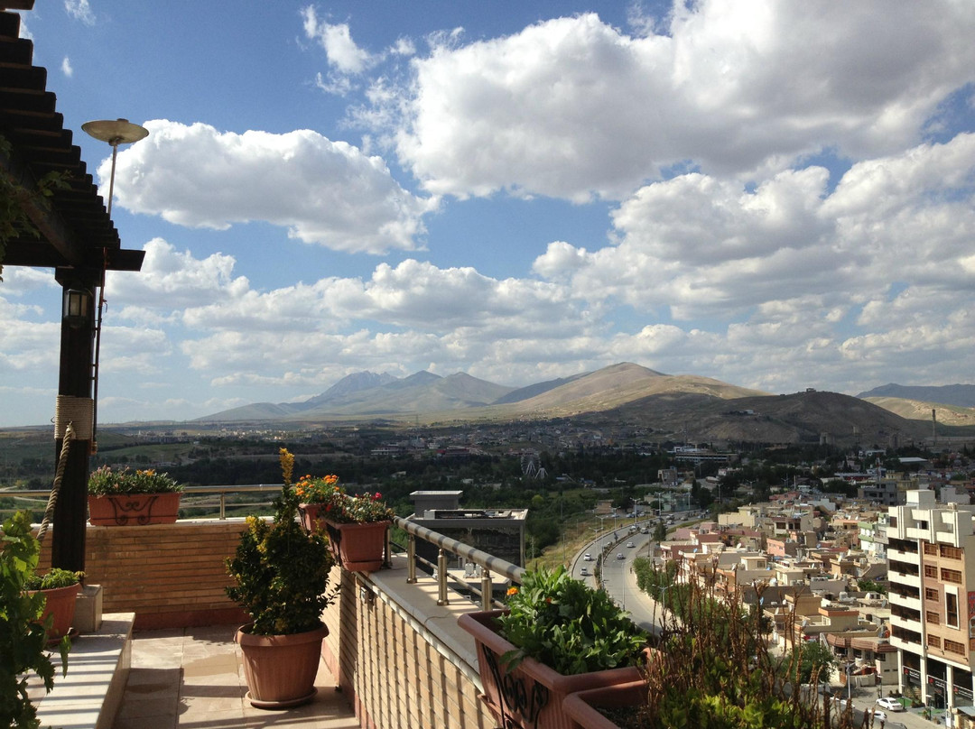 Sardasht酒店住宿-Lalezar Hotel and Restaurant