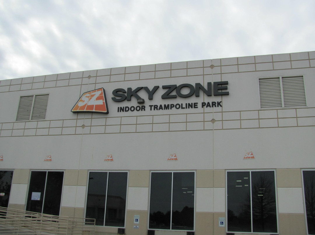 Sky Zone Indoor Trampoline Park景点图片