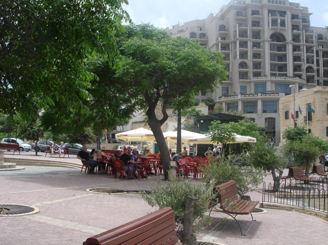 Balluta Square景点图片