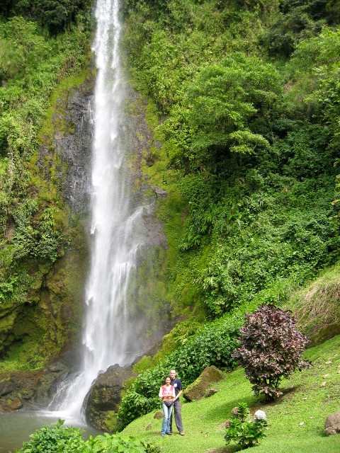 Viento Fresco Waterfall景点图片