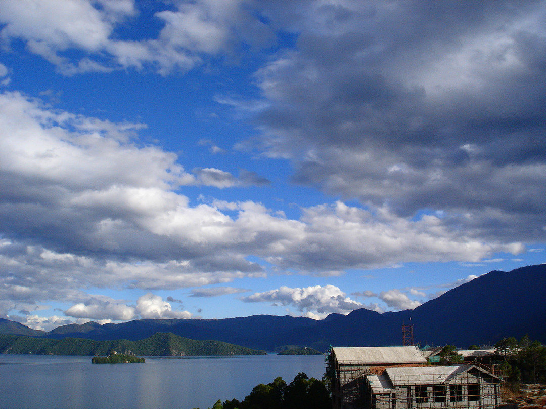 泸沽湖银湖岛大酒店主图