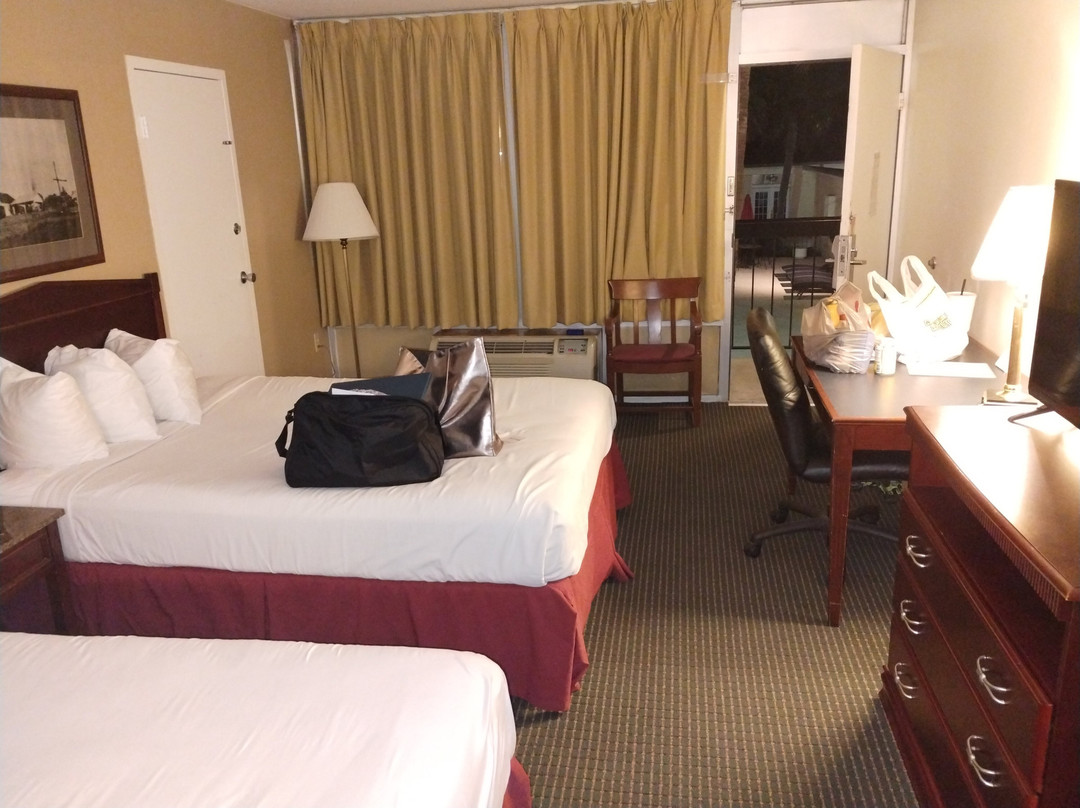 Carmel Inn & Suites主图