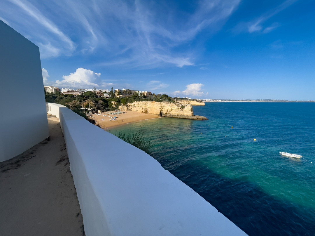 Praia de Nossa Senhora da Rocha景点图片