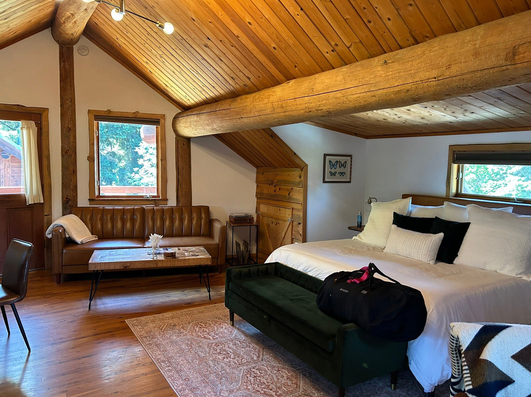 Wilder & Pine Riverside Cabins主图