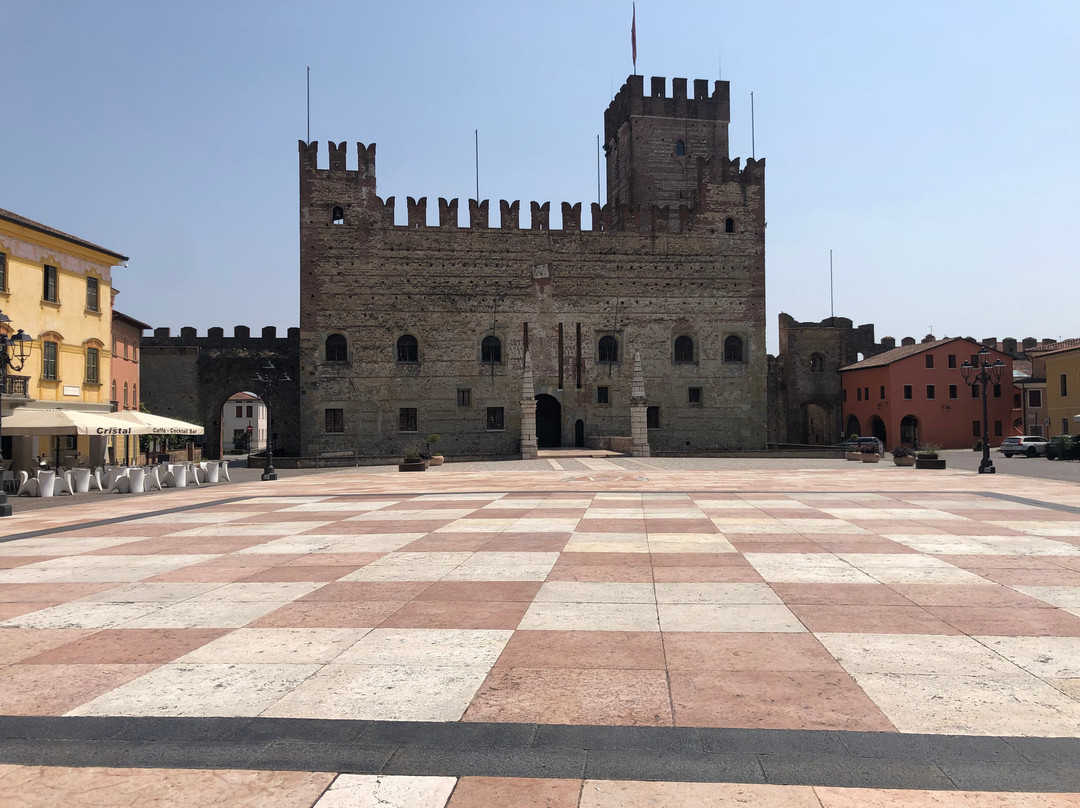 Piazza Castello O Piazza Degli Scacchi景点图片