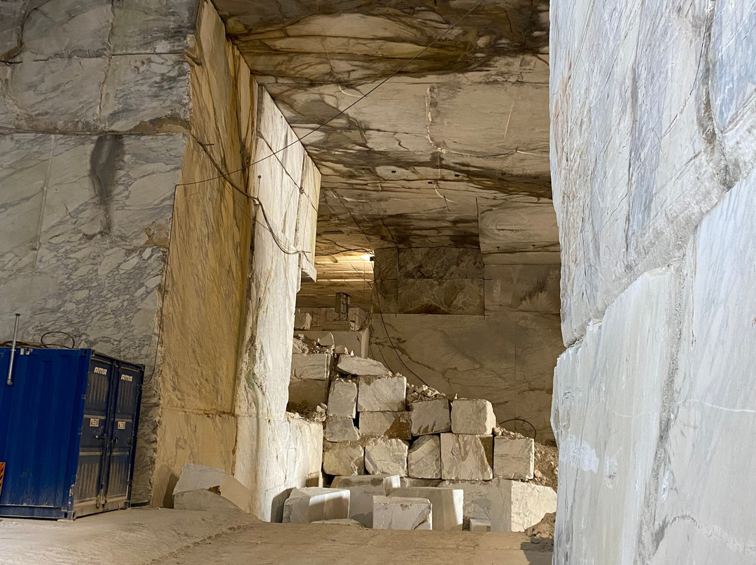 Cave Di Marmo Di Levigliani景点图片