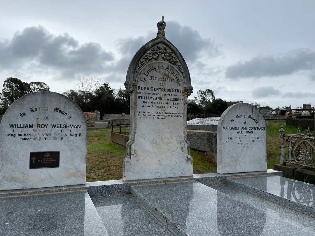 Shepparton Cemetery景点图片