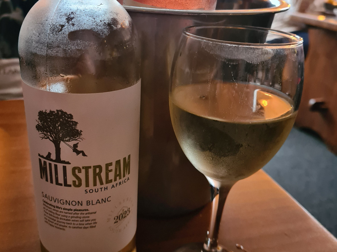 The Queens Hotel主图