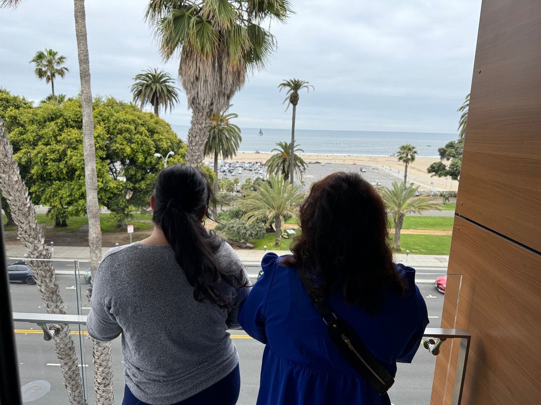 圣塔莫尼卡海滨酒店主图