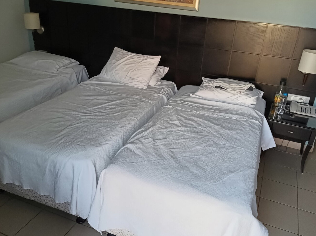 洛里安普莱萨酒店主图