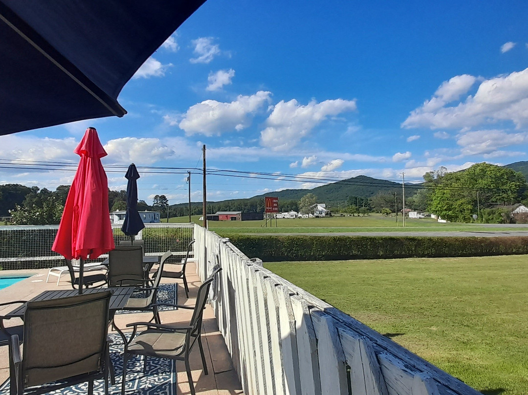 Hillside Hotel主图