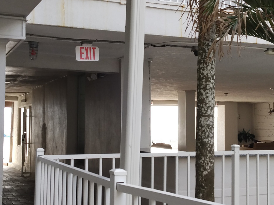 Sandalwood Beach Resort主图