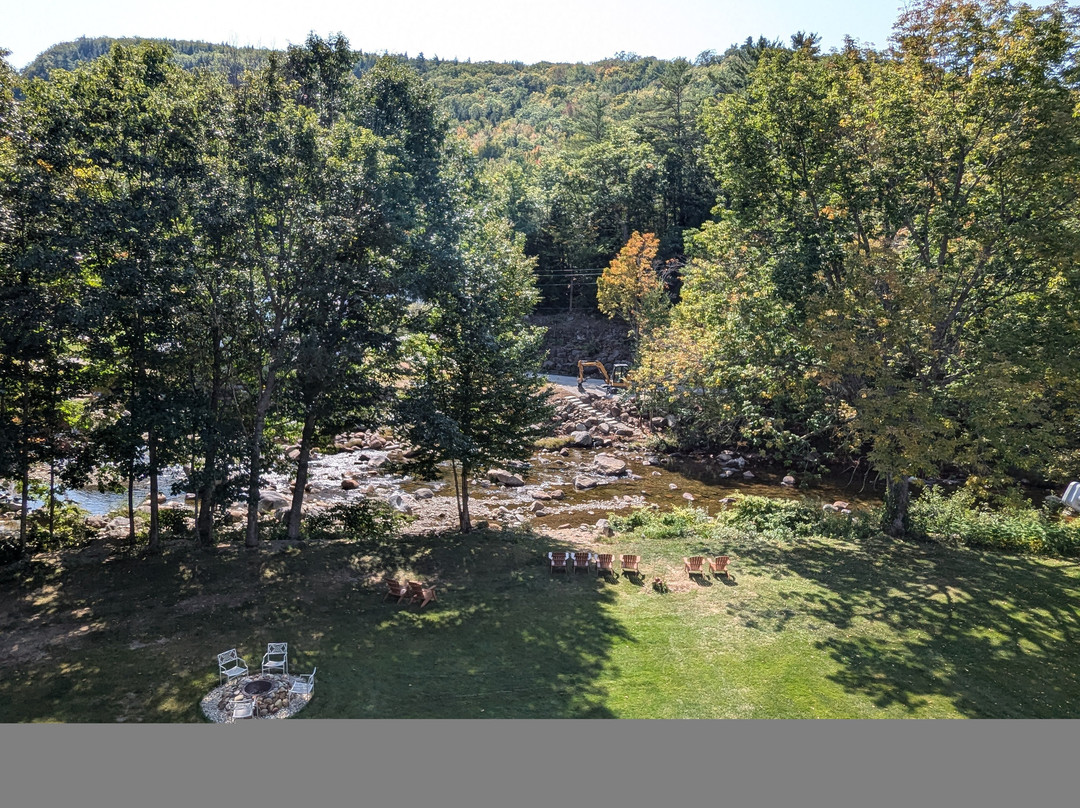 Inn At Ellis River主图