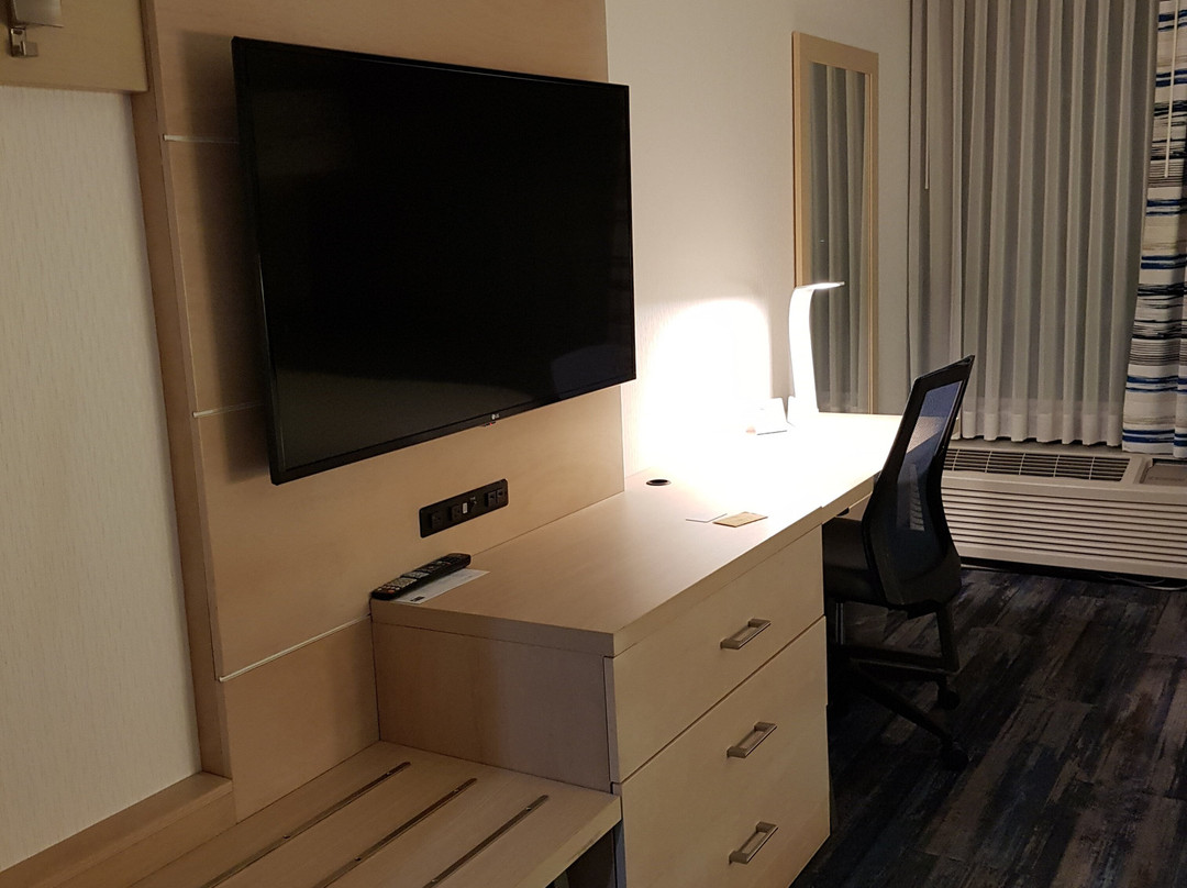 Holiday Inn Express Williamsbrg Busch Gardens Area By IHG主图