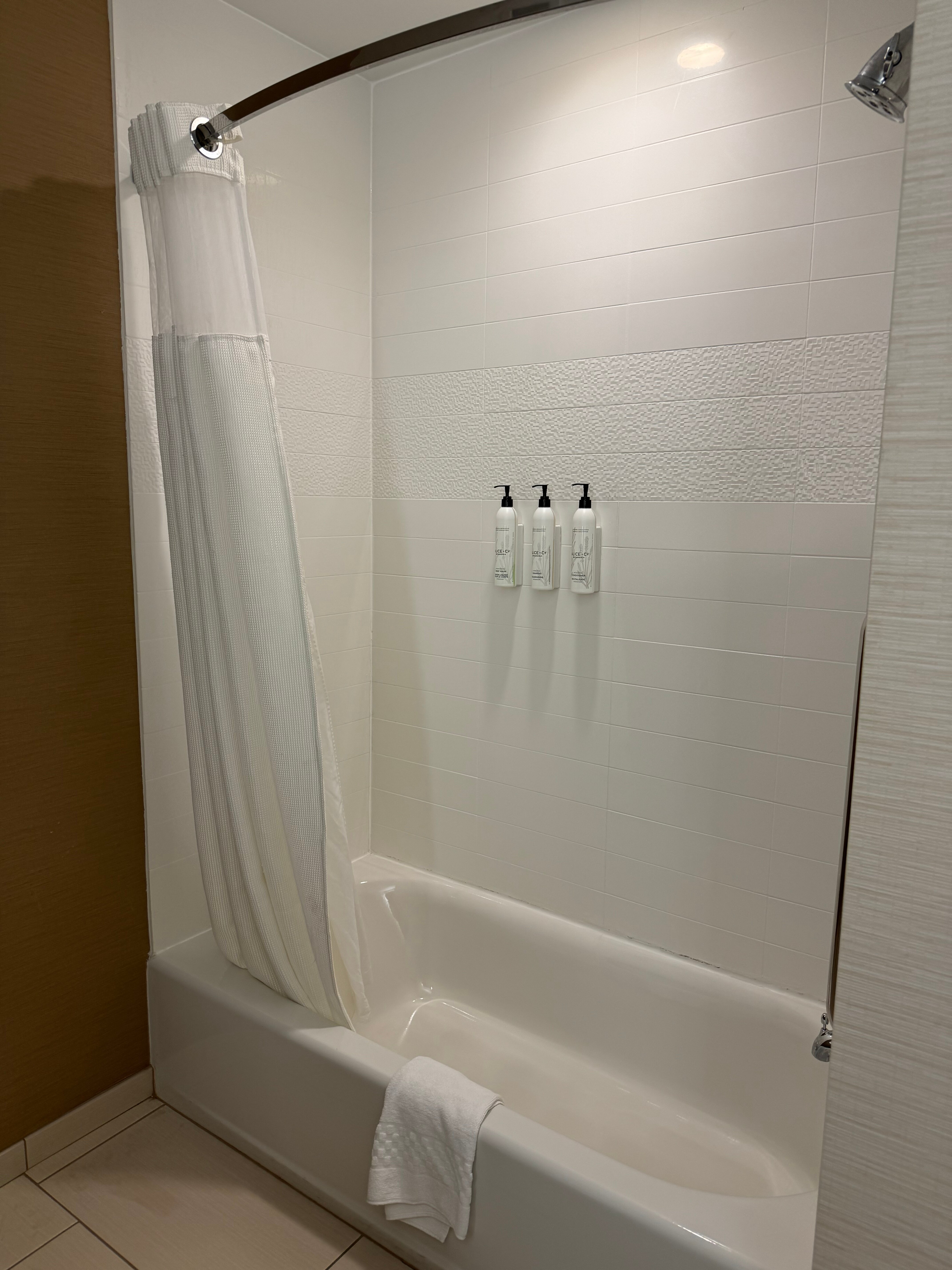 Fairfield Inn & Suites Belle Vernon-浴室