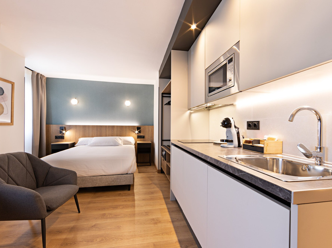 Apartamentos Colón 27主图