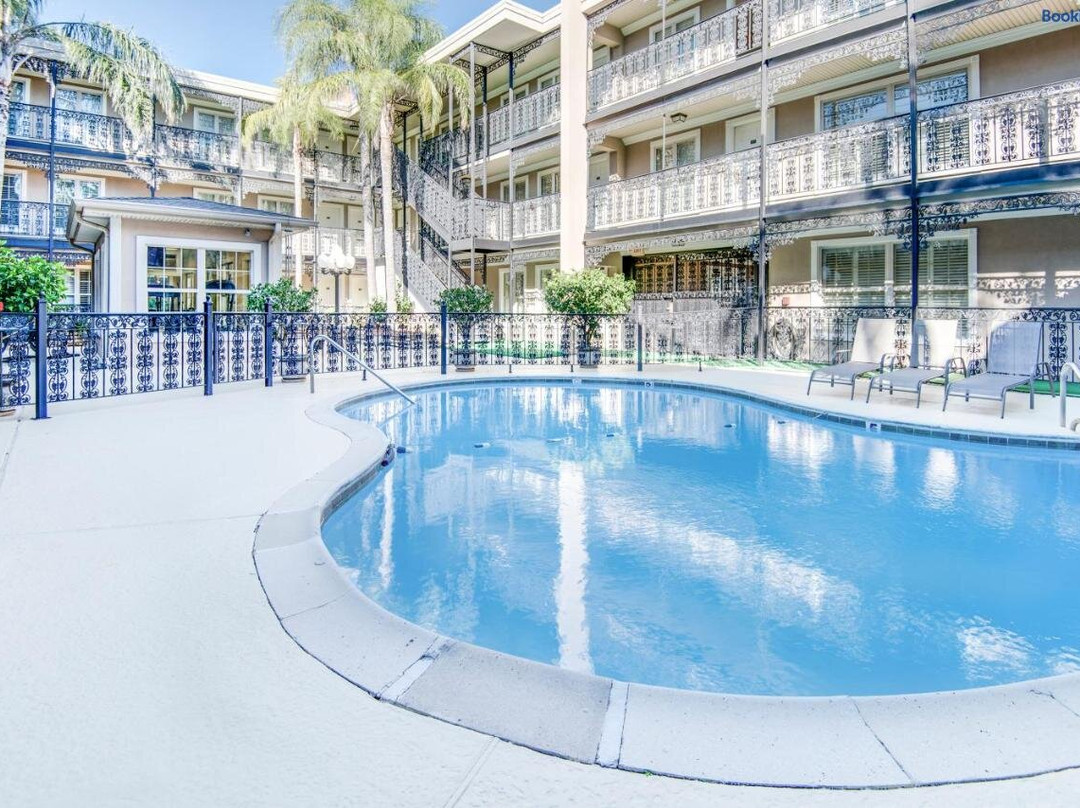 LA PLAZA APARTMENTS