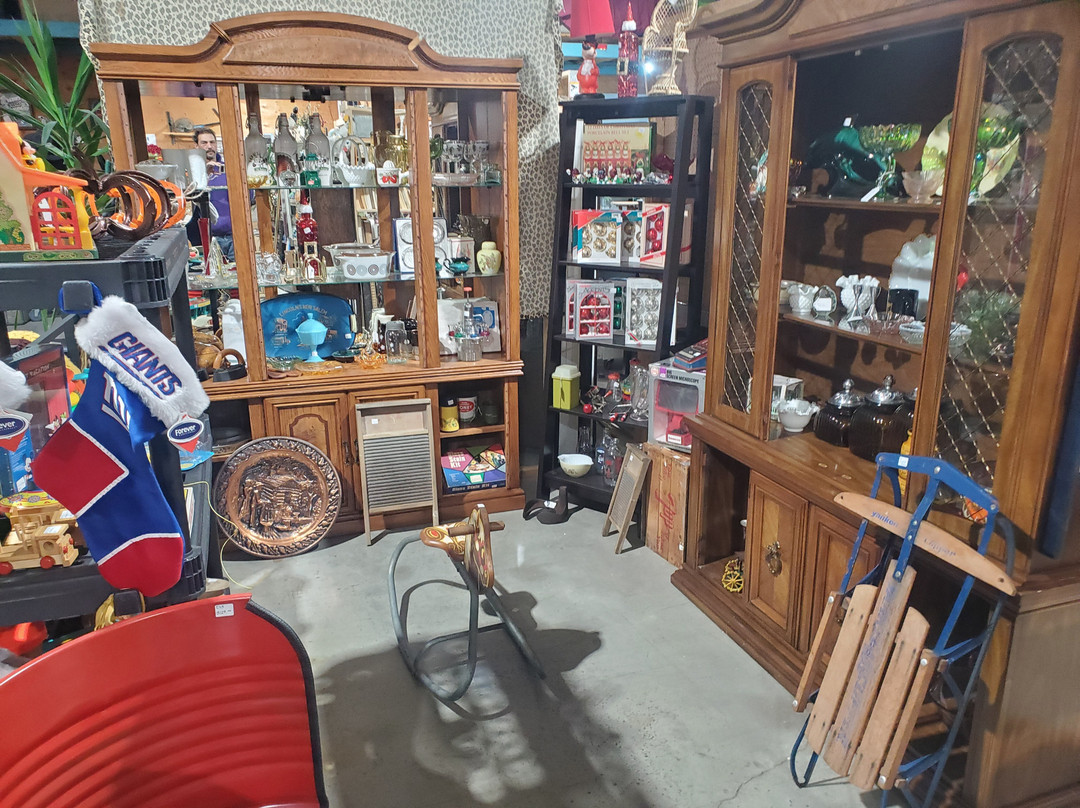 Osa Auctions And Vendor Market景点图片