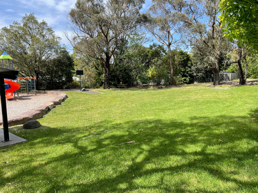 Keith Ewenson Park-Beaconsfield Upper必去景点