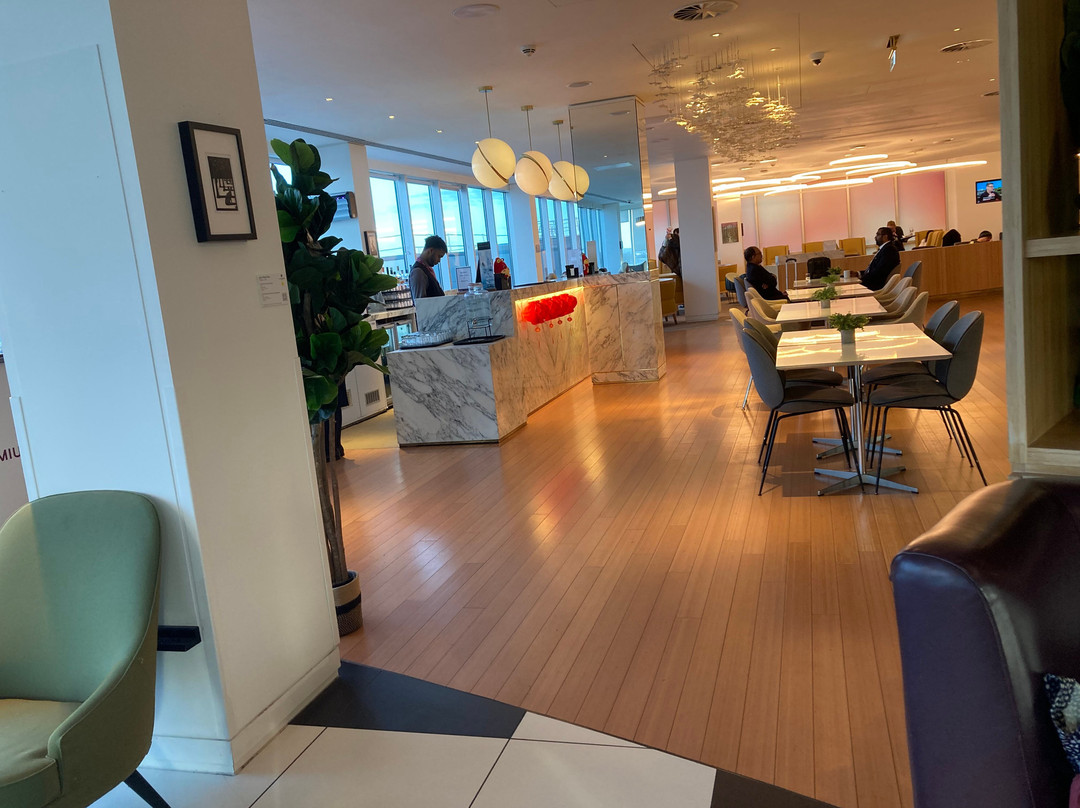 Plaza Premium Lounge Gatwick North Departures景点图片