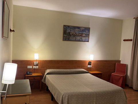 福罗拉公园酒店主图