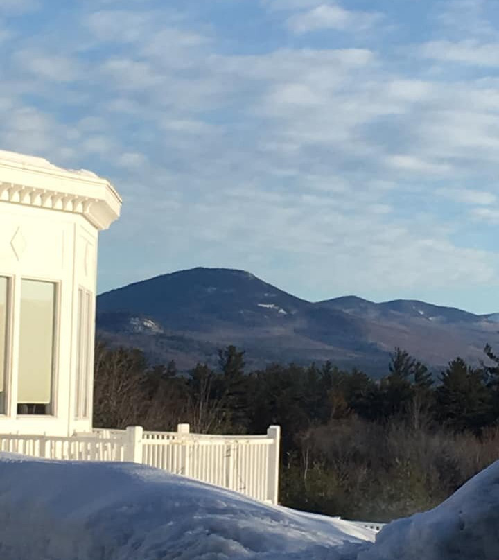 怀特山度假酒店主图