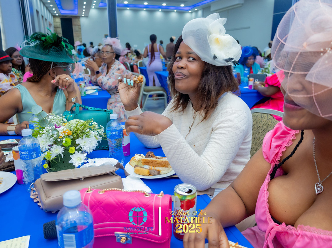 The Royal Courtyard主图