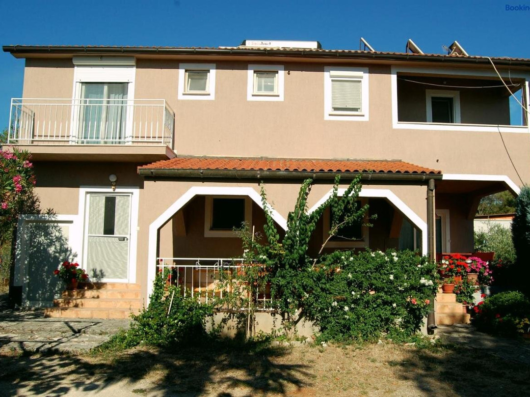 Apartment & Rooms Roza