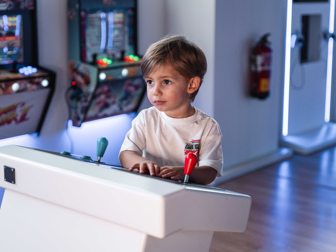 公爵大酒店主图