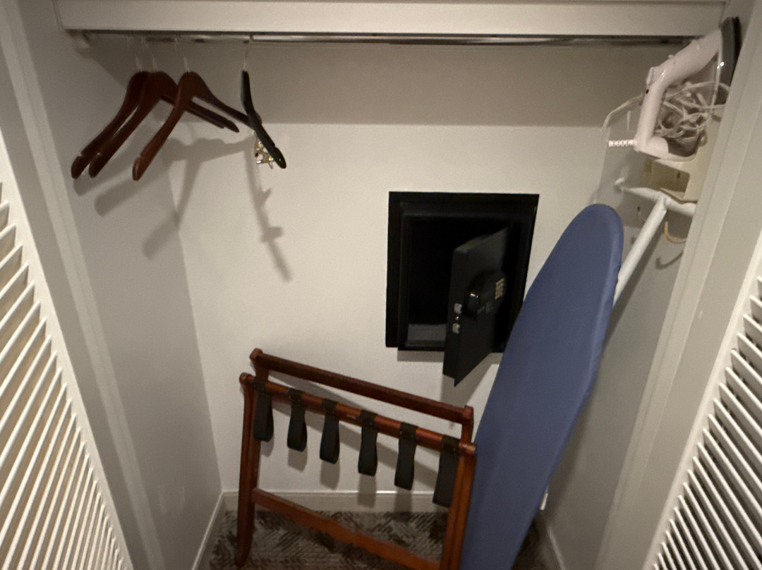 伯锡尔城马蹄铁酒店主图