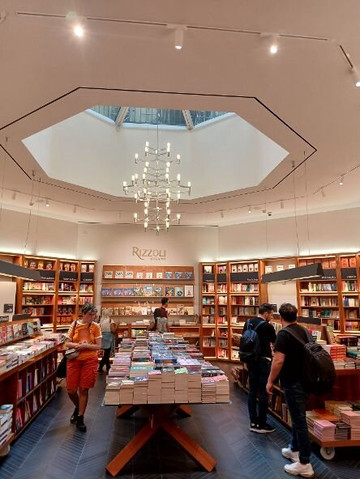 Rizzoli Galleria-米兰必去景点