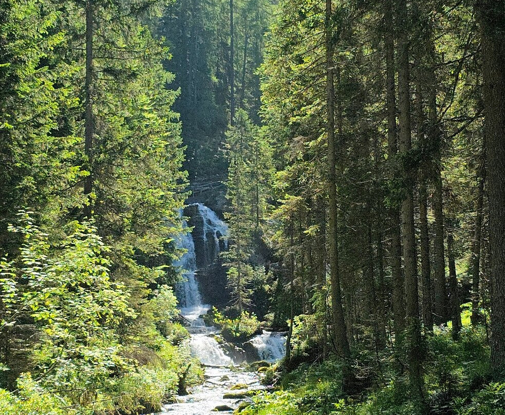 Cascate di Vallesinella-马多纳迪坎皮格里奥必去景点
